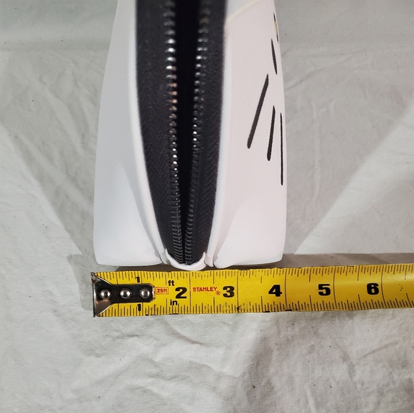 THE CREME SHOP X HELLO KITTY MAKEUP BAG NEW WITH TAGS COSMETIC POUCH - Picture 7 of 8